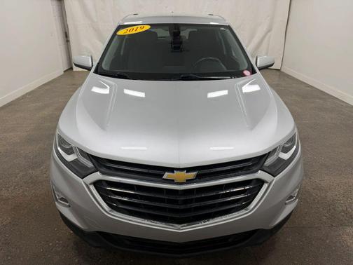 Silver Ice Metallic 2019 Chevrolet Equinox 1LT