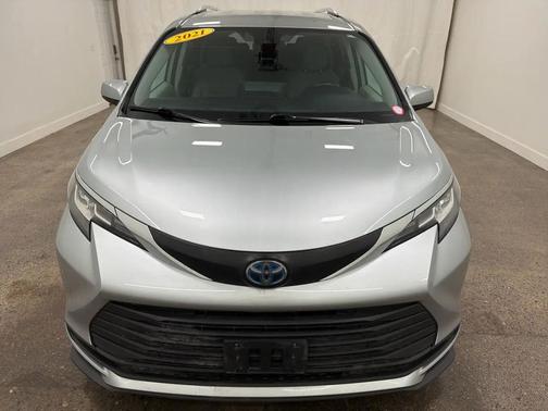 2021 Toyota Sienna LE