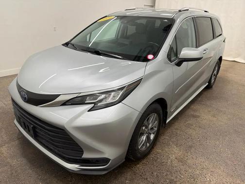 2021 Toyota Sienna LE