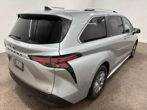 2021 Toyota Sienna LE