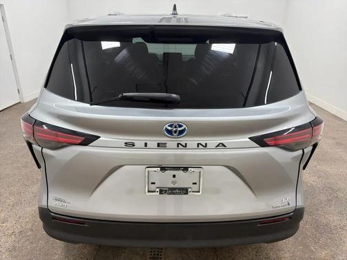 2021 Toyota Sienna LE
