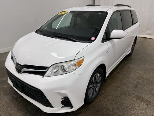 2018 Toyota Sienna LE