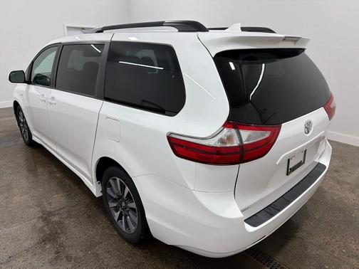 2018 Toyota Sienna LE
