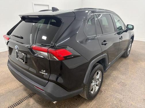 2022 Toyota RAV4 Hybrid LE