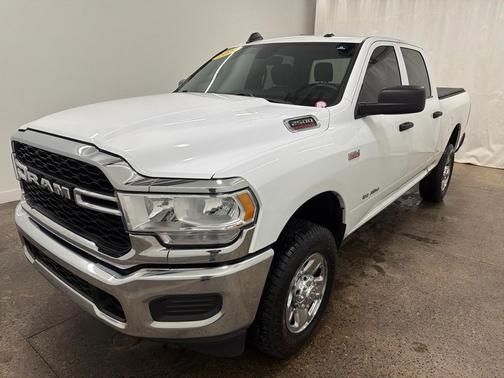 2022 RAM 2500 Tradesman Crew Cab 4x4 6'4' Box