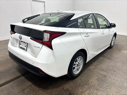 2022 Toyota Prius LE