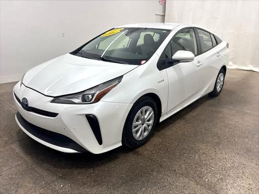 2022 Toyota Prius LE