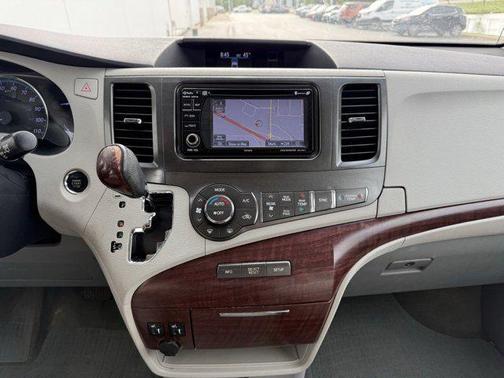 2013 Toyota Sienna XLE