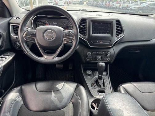 Granite Crystal Metallic Clearcoat 2019 Jeep Cherokee Latitude Plus