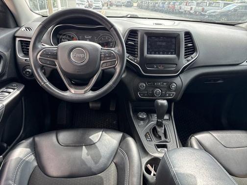 Granite Crystal Metallic Clearcoat 2019 Jeep Cherokee Latitude Plus