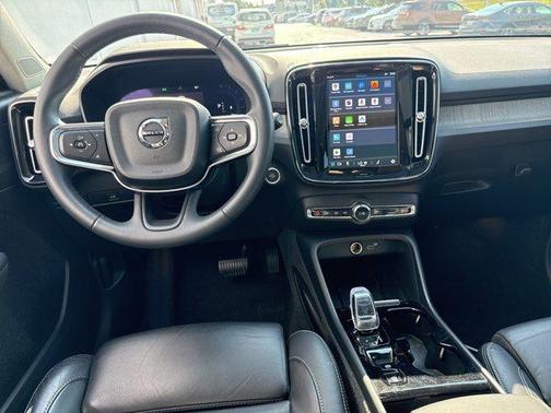 2023 Volvo XC40 B5 Plus Dark Theme