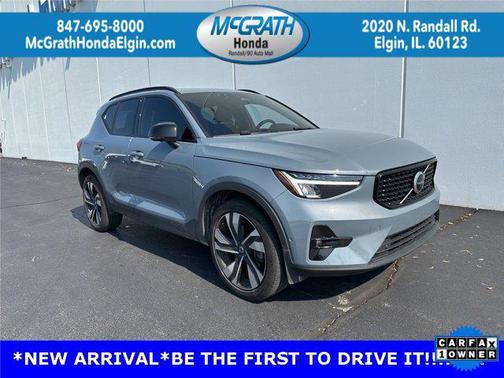 2023 Volvo XC40 B5 Plus Dark Theme