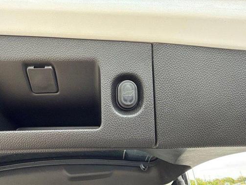 Crystal White Tricoat 2016 Cadillac Escalade ESV Luxury