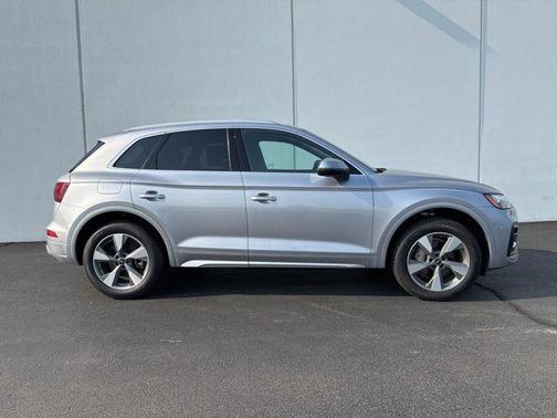 2022 Audi Q5 40 Premium Plus