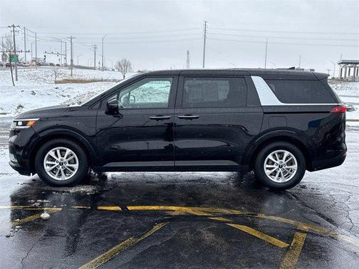 2022 Kia Carnival LXS