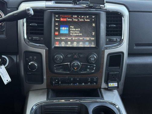 2017 RAM 2500 Laramie Crew Cab 4x4 6'4' Box