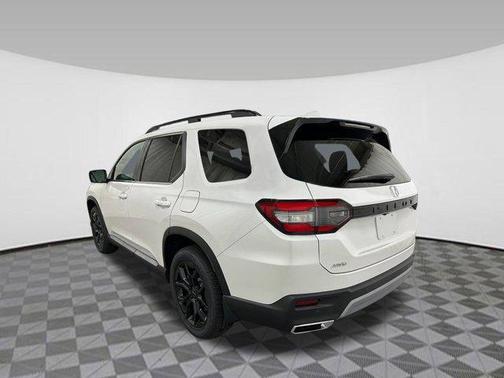 2025 Honda Pilot Touring 8-Passenger