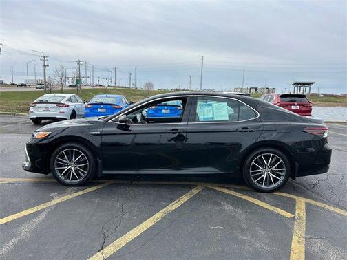 2021 Toyota Camry Hybrid XLE
