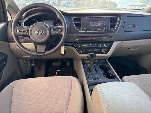 2016 Kia Sedona LX