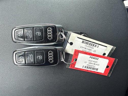 2023 Audi Q7 45 Premium