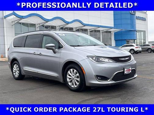 2017 Chrysler Pacifica Touring-L