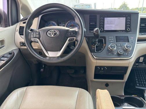 2019 Toyota Sienna XLE