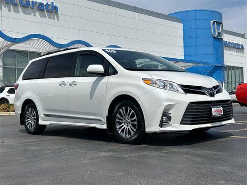 2019 Toyota Sienna XLE