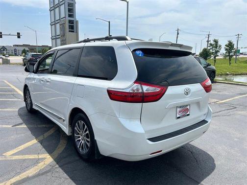 2019 Toyota Sienna XLE