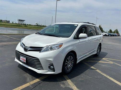 2019 Toyota Sienna XLE