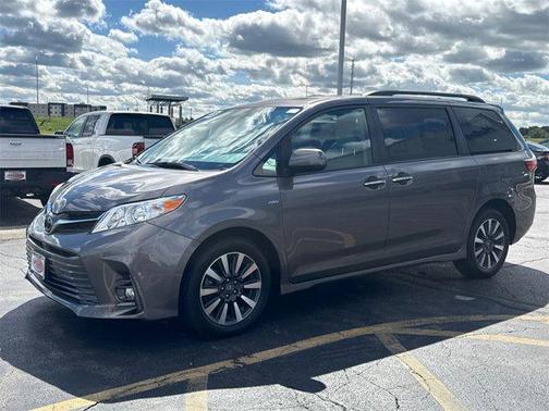 2020 Toyota Sienna XLE