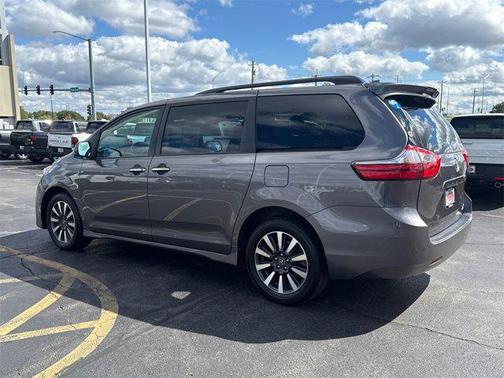 2020 Toyota Sienna XLE
