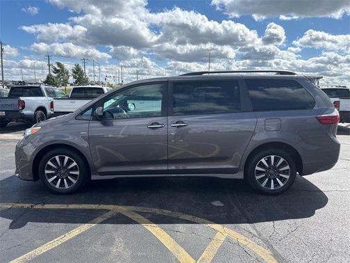 2020 Toyota Sienna XLE