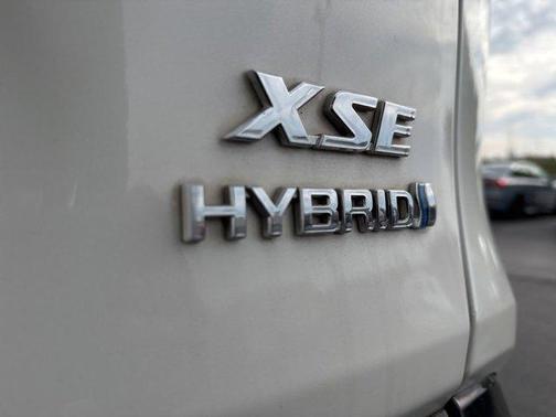 2021 Toyota RAV4 Hybrid SE