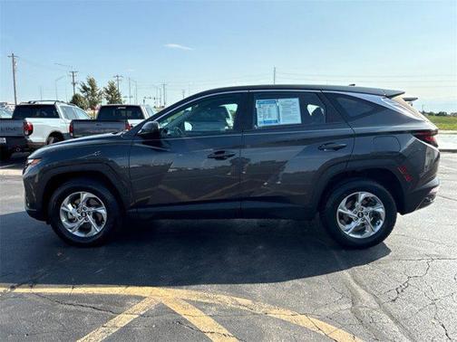 2022 Hyundai TUCSON SE
