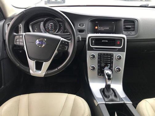 2018 Volvo V60 T5 Dynamic