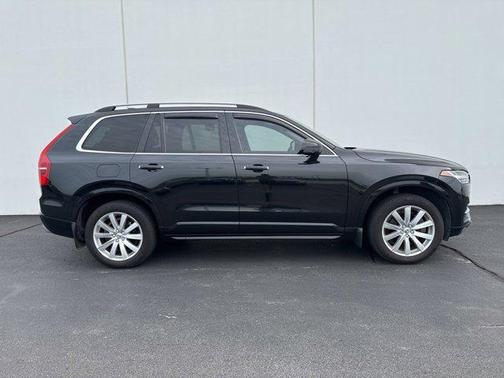 2017 Volvo XC90 T6 Momentum