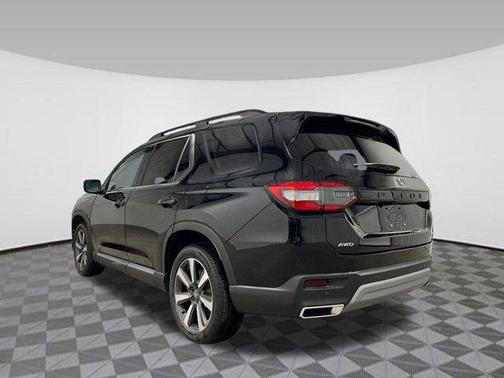 2025 Honda Pilot Touring 8-Passenger
