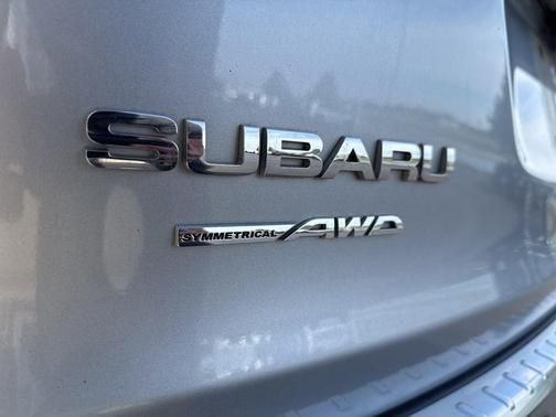 Ice Silver Metallic 2022 Subaru Ascent Premium 7-Passenger