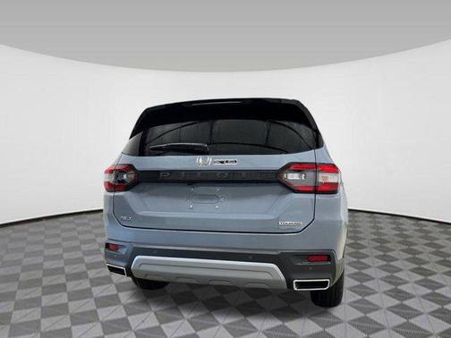 2025 Honda Pilot Touring 8-Passenger