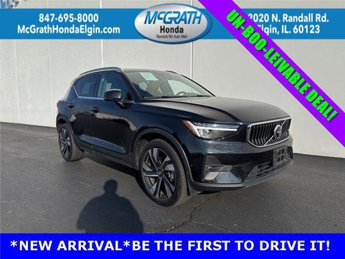 2023 Volvo XC40 B5 Ultimate Bright Theme