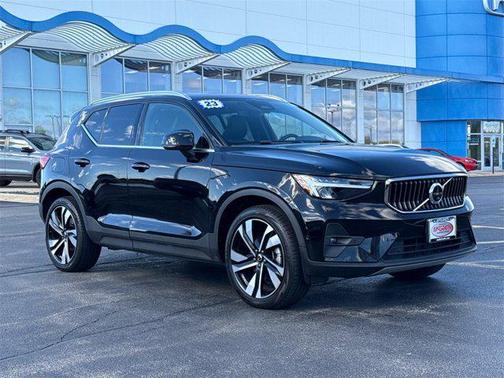 2023 Volvo XC40 B5 Ultimate Bright Theme