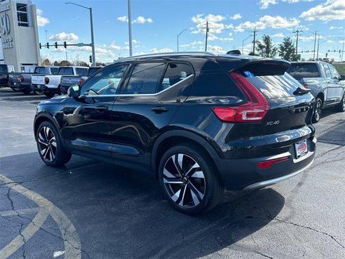 2023 Volvo XC40 B5 Ultimate Bright Theme