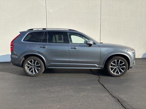 2019 Volvo XC90 T6 Momentum