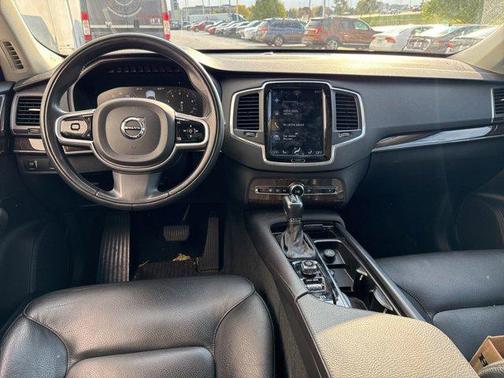 2019 Volvo XC90 T6 Momentum