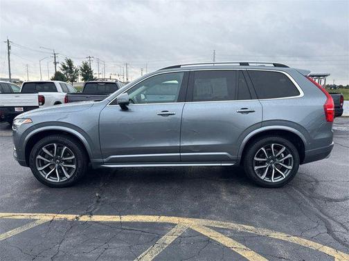 2019 Volvo XC90 T6 Momentum