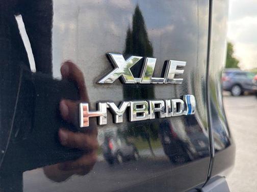 2022 Toyota RAV4 Hybrid XLE