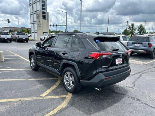 2022 Toyota RAV4 Hybrid XLE