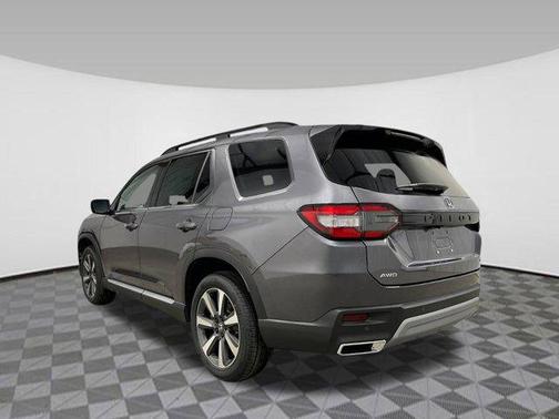 2025 Honda Pilot Touring 8-Passenger