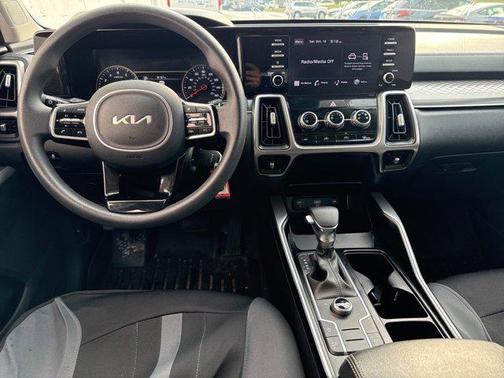 2022 Kia Sorento LX