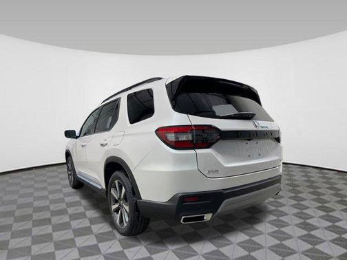 2025 Honda Pilot Touring 8-Passenger